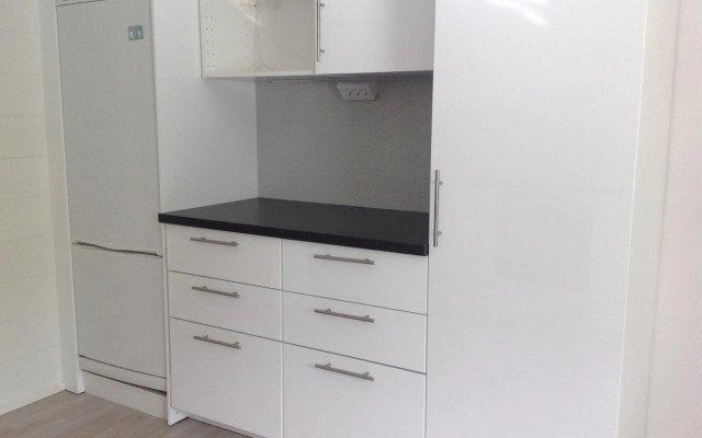 Tilava talo lähellä keskustaa