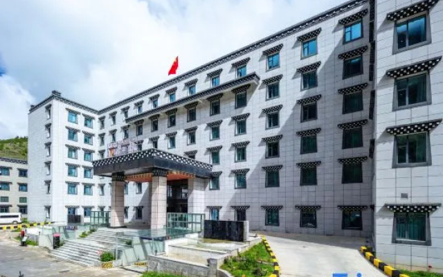 Daocheng ACE Holiday Hotel (Daocheng Yading Scenic Area Branch)