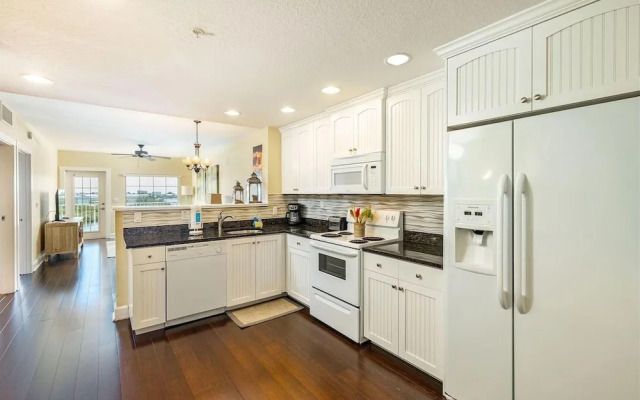 Harbourside 7716- Splash On The Rocks