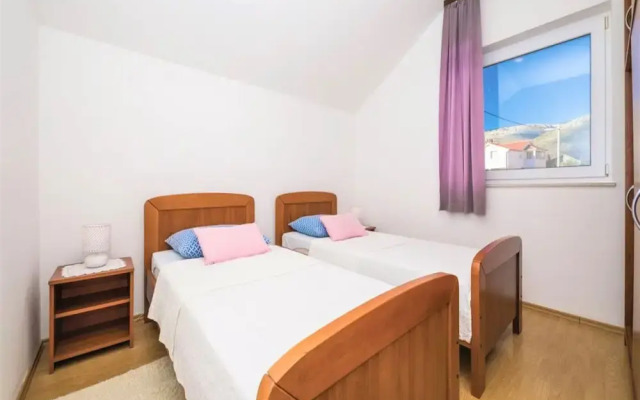 Trogir Comfortable Apartment With Terrace