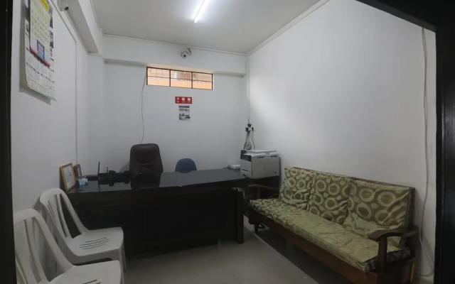 Oyo 18528 Field Residency Inn