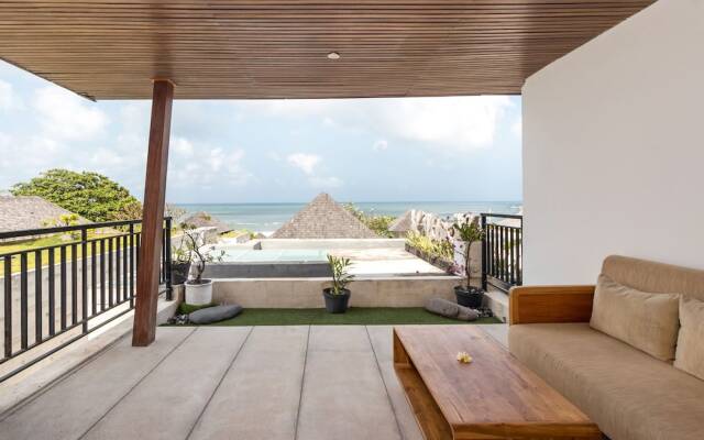Charming Oceanfront 3 Br Villa in Seminyak