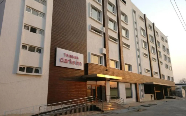 Triguna Clarks Inn