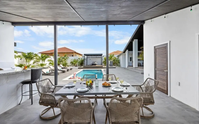 Charming Home With Big Outdoors Pool in Noord