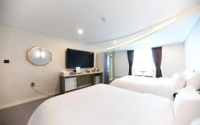 Jeonju Junghwasan-dong Guardian Angel