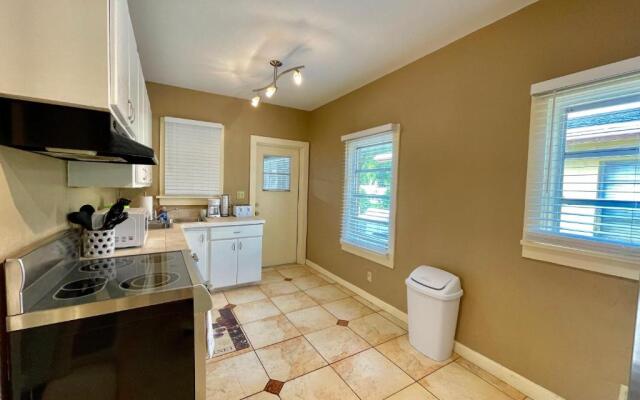 Tropical Garden Bungalow