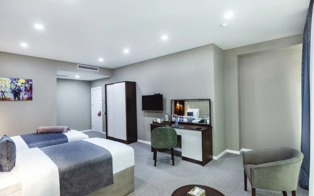 Parallel Hotel