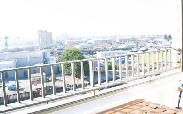 Stunning 1 Bedroom Riverside Apartment