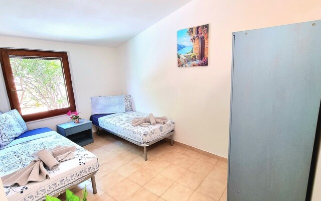 Stylish Home With Views, 4 min Walk to the Beach!!