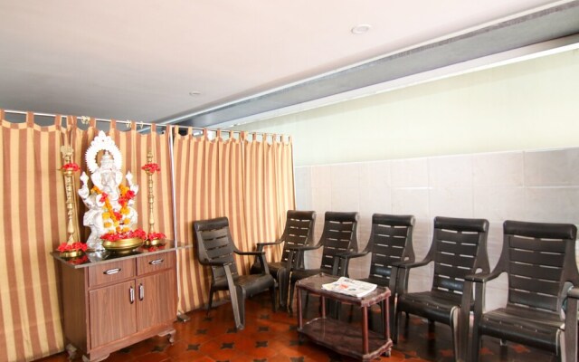OYO 10711 Hotel NSNR Residency