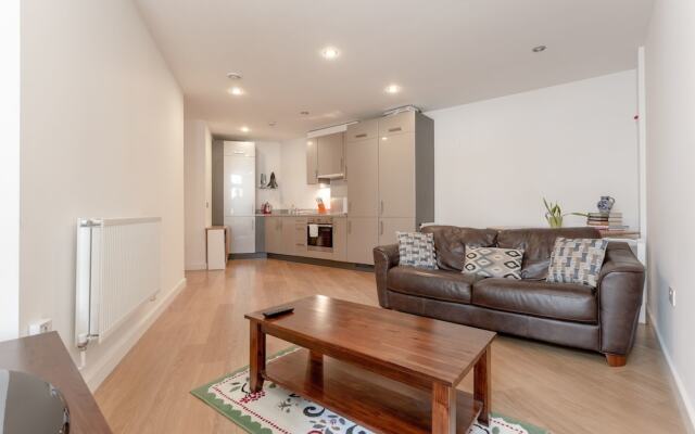 Stunning 2 Bedroom Property near Limehouse