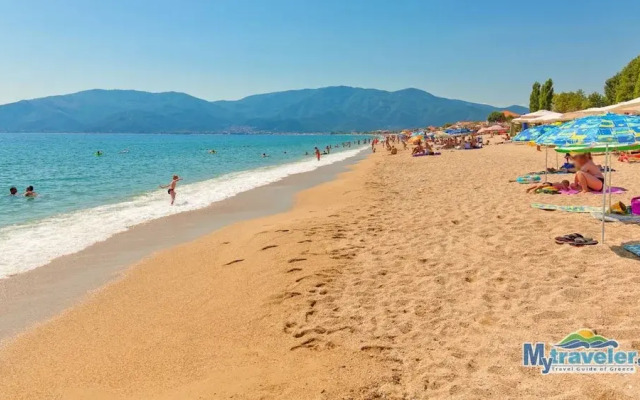 Aigli Garden Getaway, Steps From Vrasna Beach