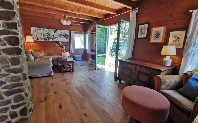 Sunny Wooden House on Creek, 30 Minutes Prague