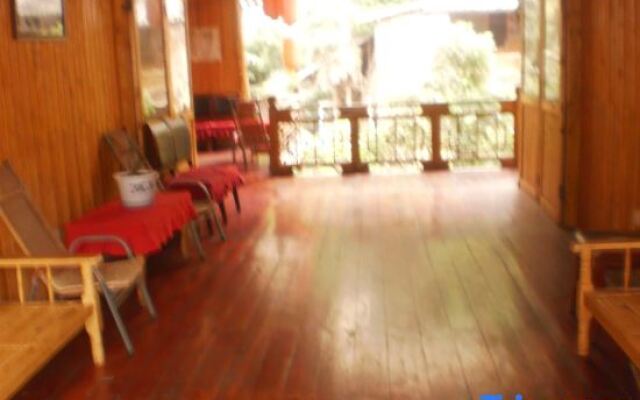 Ya'an Shangli Ancient Town Haojinglou Homestay