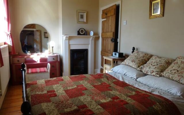 Beautiful Country Cottage for up to 8 People - Great Staycation Location
