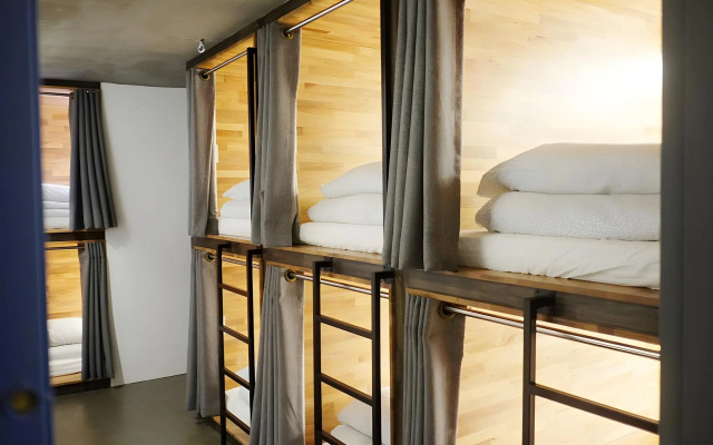 The Cube Hotel - Hostel