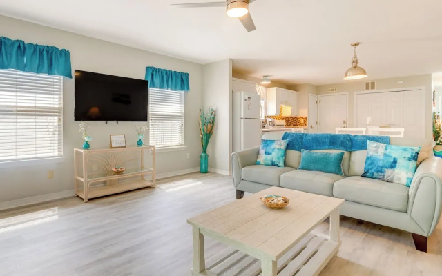 Fenced & Private Backyard: Navarre Retreat