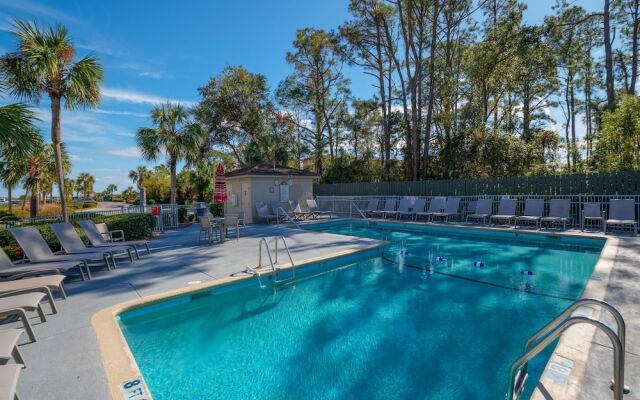 Beach & Tennis Admirals Row by Vtrips