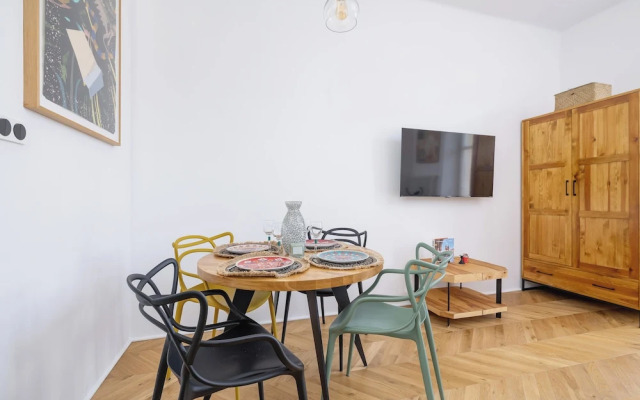 Apartment Near Wawel by Renters