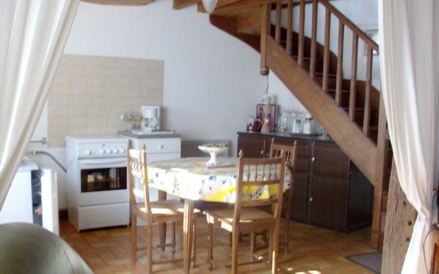 House With one Bedroom in Mer, With Enclosed Garden and Wifi