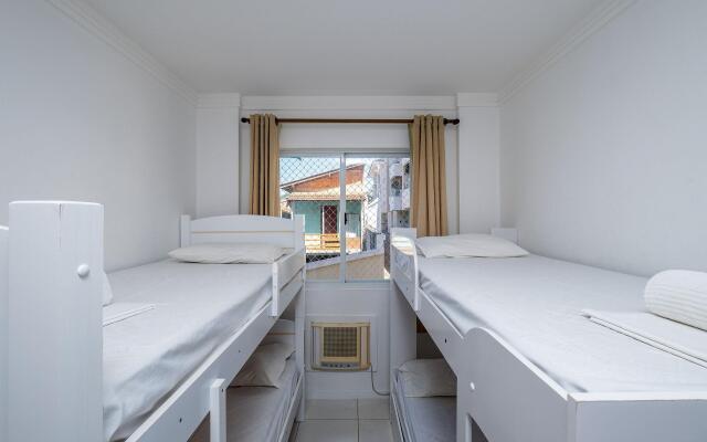 Apto com piscina a 2min da praia CAC106