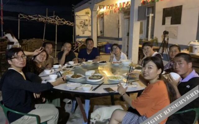 Zhoushan youth hostel for the elderly and the sea