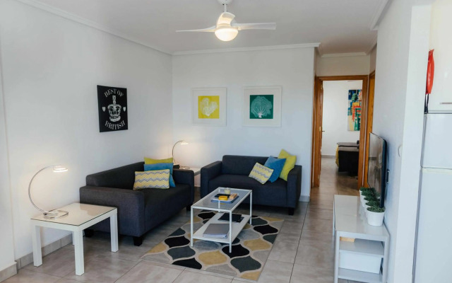 Stunning 2 bedroom apartment with Pool View