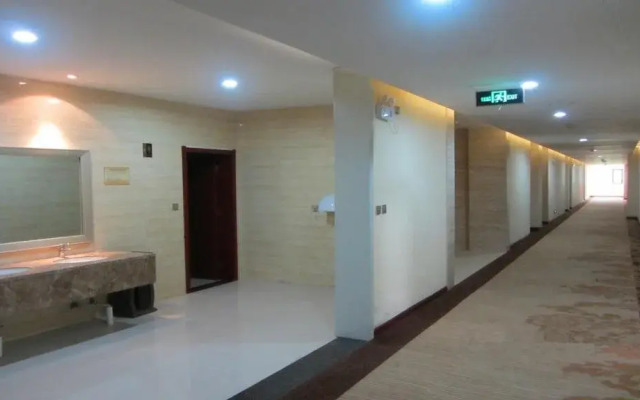 Baoji Wolong Juxing Hotel