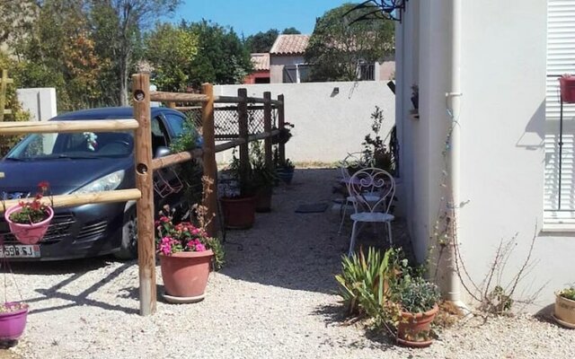 House with 2 bedrooms in Clarensac with furnished garden and WiFi 40 km from the beach