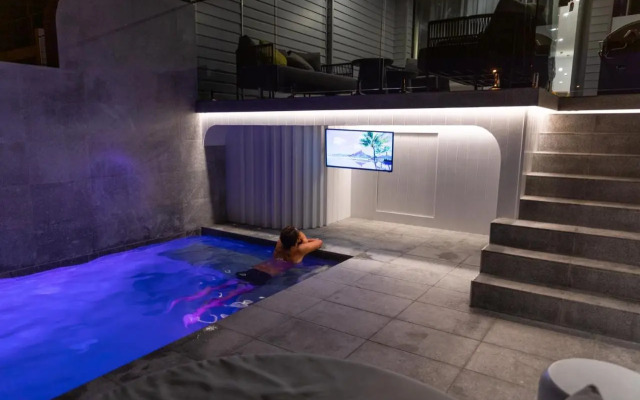 NEW! Dacha on Maggie No#2, Unrivaled Island Luxury