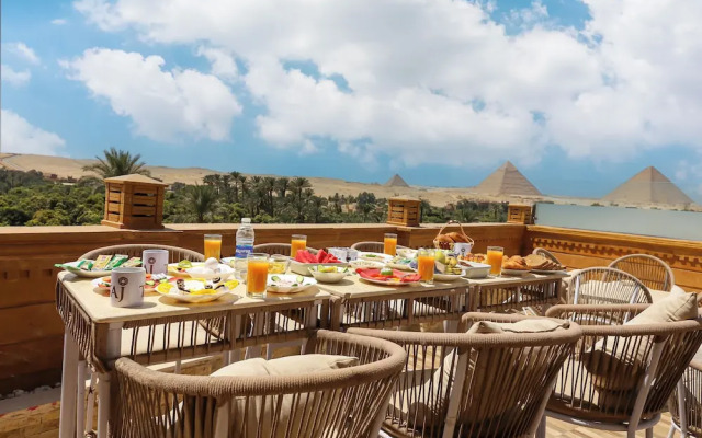 Taj pyramids view inn