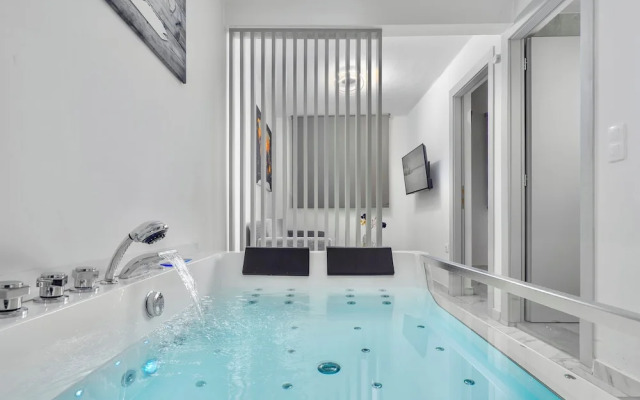 Premium Jacuzzi Suite at the City Center