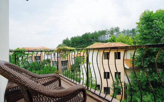Yiyun Lakeside Hotel