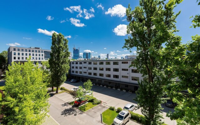 Apartment Warsaw Sławińska by Renters