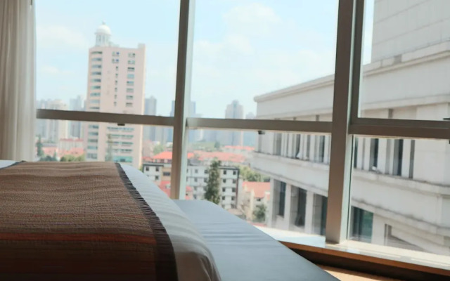 Howard Johnson by Wyndham Huaihai Hotel Shanghai