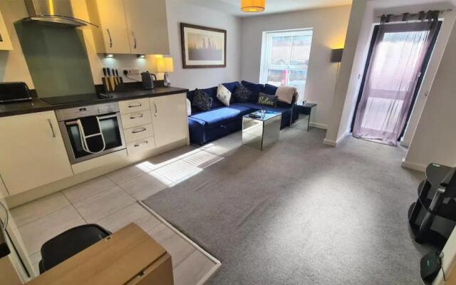 Holiday Maisonette, 13 mins walk to Beach,Sleeps 4