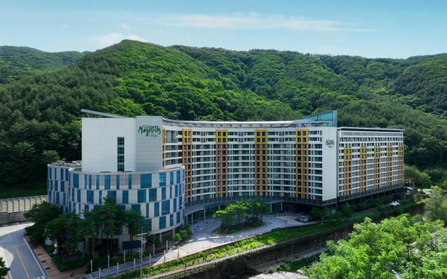 Mayhills Resort