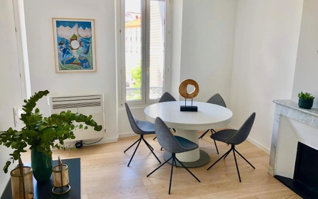 Bright & modern apartment in the heart of Antibes