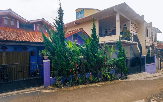 OYO 2938 Penginapan Bumi Ahsan 102 Syariah