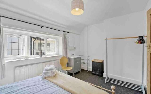 Beautifully Furnished Home - 5 Minutes to the Sea!