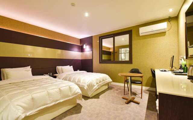 Two Heart Hotel Gimhae Waterpark