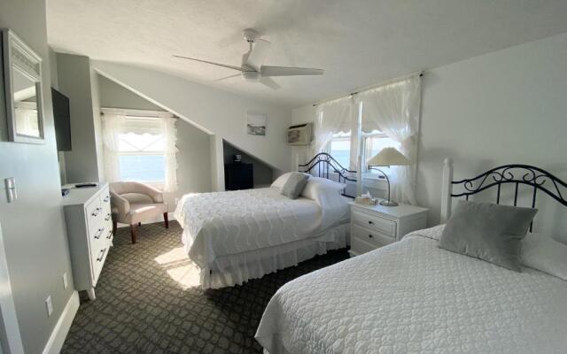 By the Sea Guests Bed & Breakfast & Suites