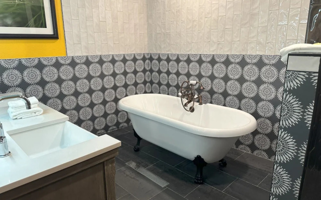 Historic Cow Palace Inn