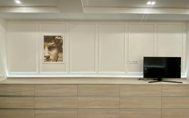 Modern Classic 2 bedroom apartment near Most City