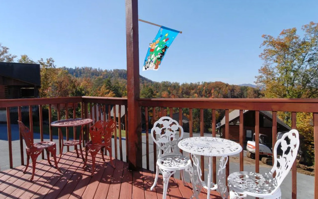 Miss Bee Haven 236 by RedAwning