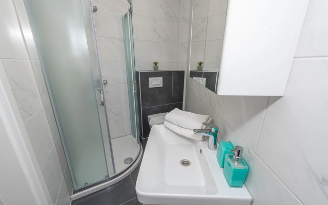 Dario 1. modern & luxury ap. with a pool