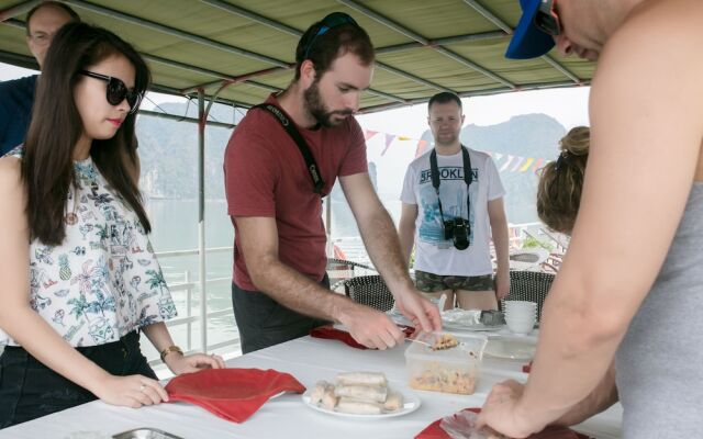 Halong Fantasea Cruise