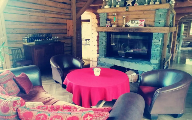 Crossline Lodge