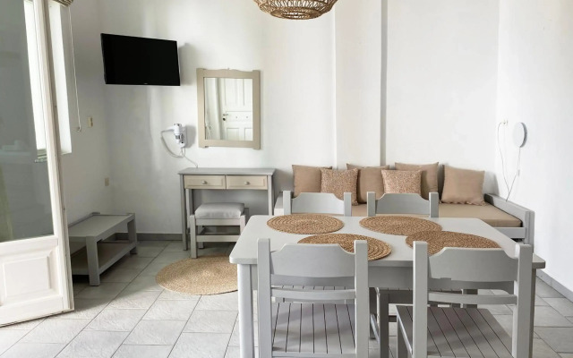 Agnadi Syros Beachfront Studios & Rooms