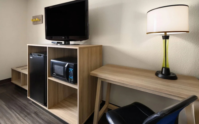 Super 8 by Wyndham South Boston VA